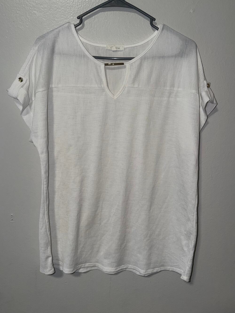 Ava James White Short Sleeve Blouse Keyhole Neck Rolled Tab Sleeves Gold Tone Bu